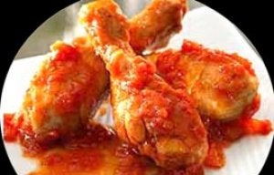 Muslos de pollo con tomate