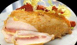 Pechugas de pollo rellenas de salami y queso