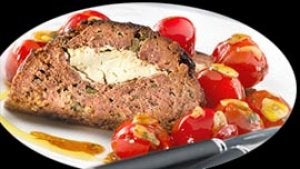 Rollo de carne relleno de queso