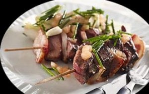 Brochetas de solomillo de ternera con panceta