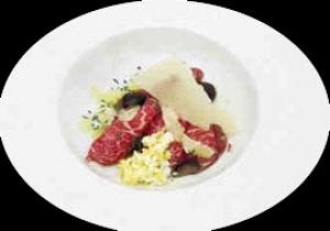 Carpaccio de ternera con parmesano y pimienta negra