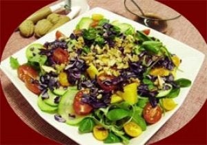 Ensalada de pasta con mango y rúcula