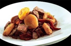 Guiso de cerdo con orejones