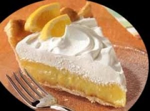 Tarta hojaldrada de naranja y nata montada