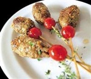 Brocheta de carne picada con tomatitos