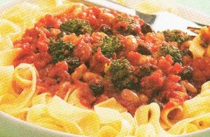 Tallarines con piñones y guindillas