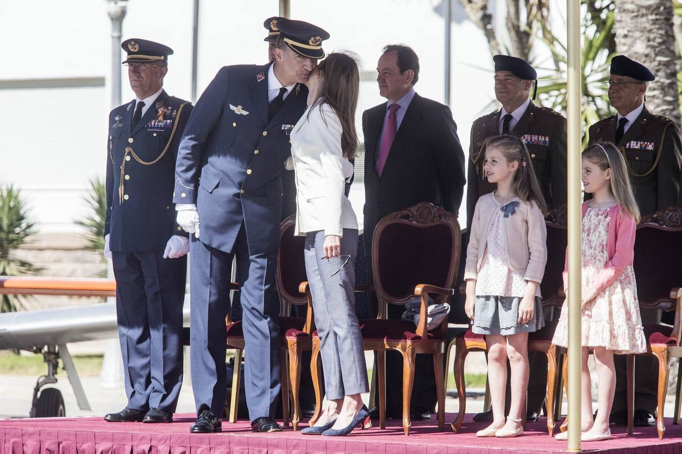 Los Príncipes presiden las bodas de plata de su promoción de la AGA