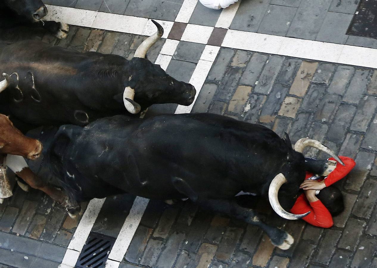 San Fermín: Rápido y limpio encierro de los Jandilla