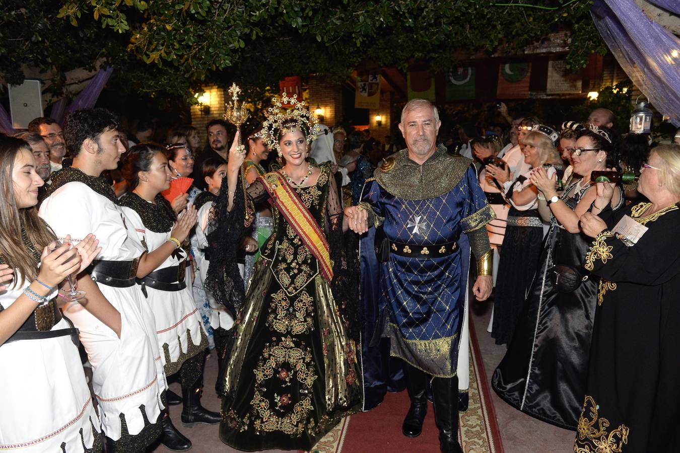 Moros y Cristianos dan incio a sus fiestas con una cena medieval