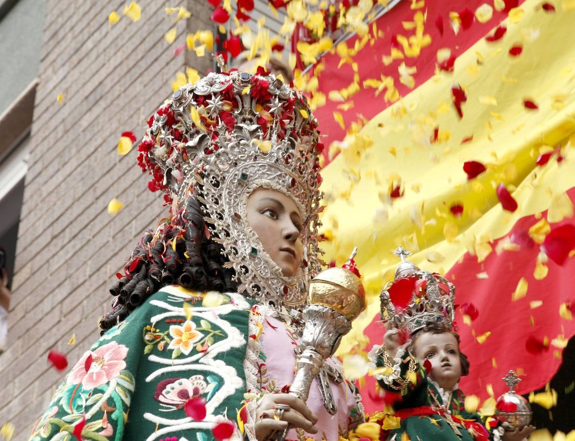 Ambiente de fiesta en el monte por la Romería