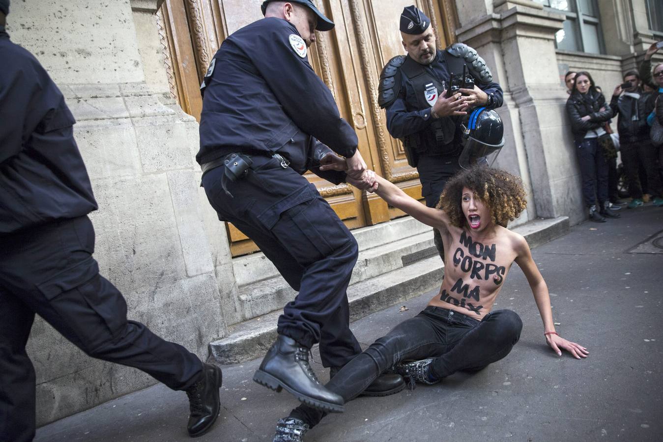 Protesta de Femen en París