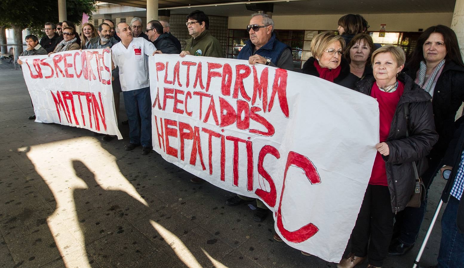 Manifestación de pacientes de hepatitis C en el Hospital de Alicante