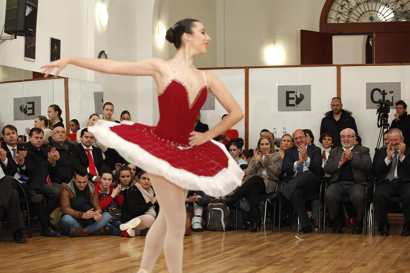 Un convenio entre Comunidad y UCAM permitirá que más de 200 alumnos del Conservatorio de Danza puedan prevenir lesiones