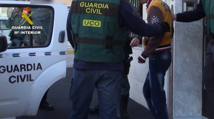 Detienen a 11 miembros de una banda criminal