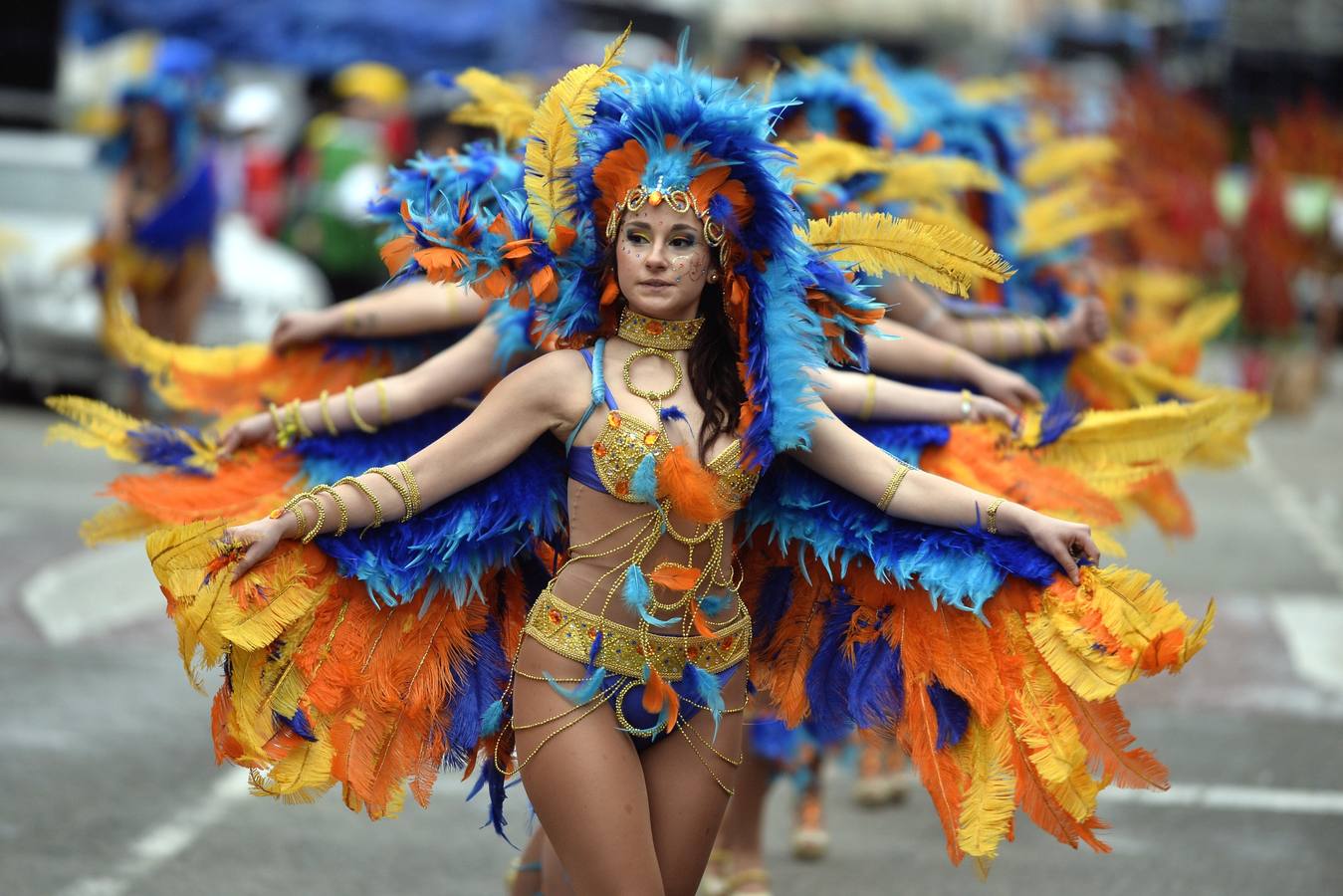 Pablo Iglesias y La Pantoja bailan en Cabezo de Torres