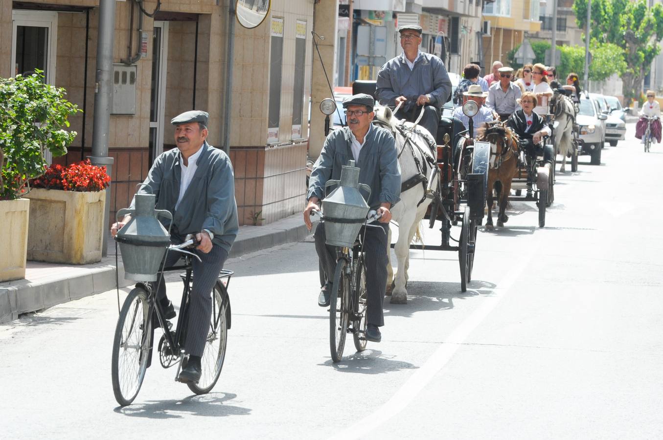Desfile huertano y paellas en el Día del Vecino de Alquerías