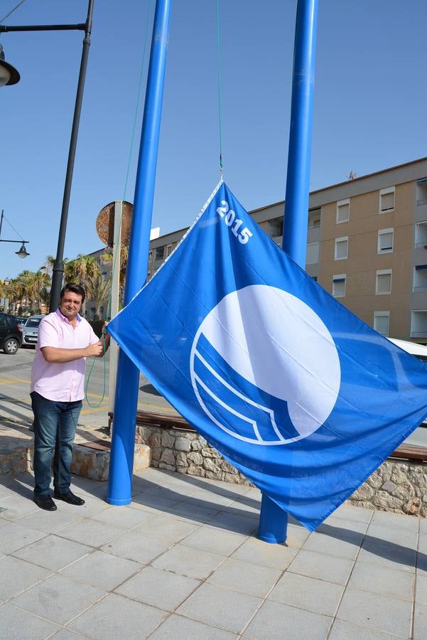Izado de las banderas azules en Torrevieja