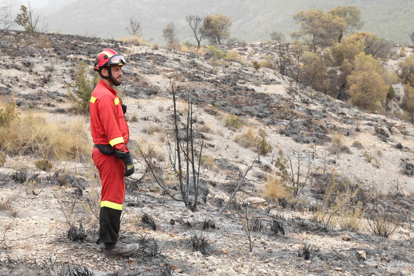 Trabajos de extinción del incendio de Cieza