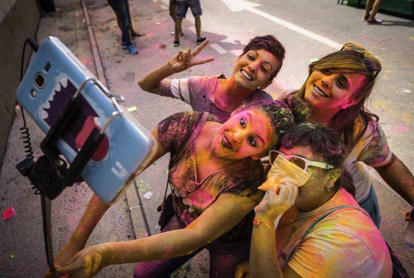 Polvos para dar color a la fiesta en Redován