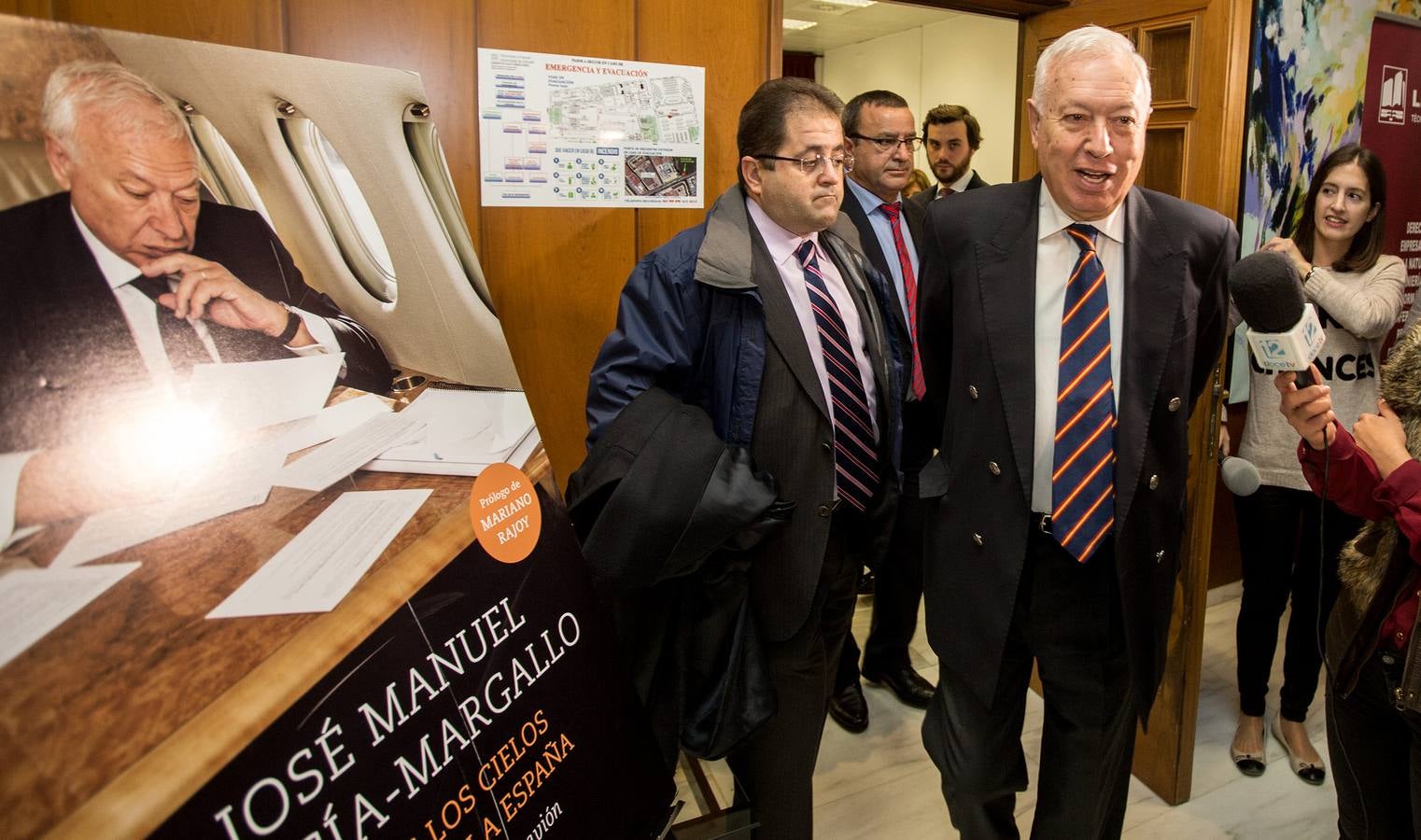 Margallo aterriza en Alicante