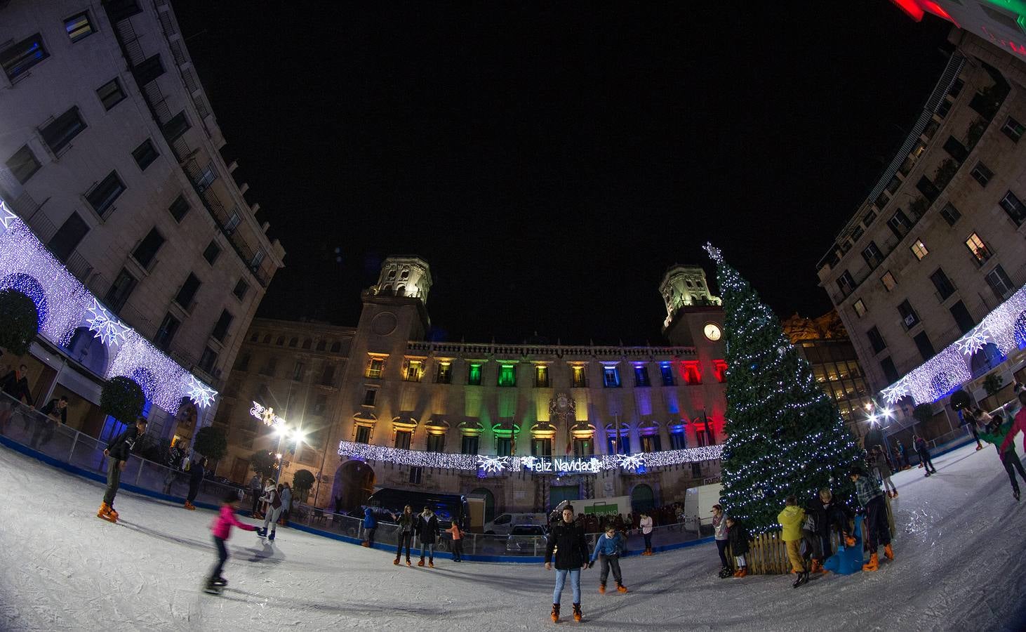 Iluminación en la plaza del Ayuntamiento de Alicante