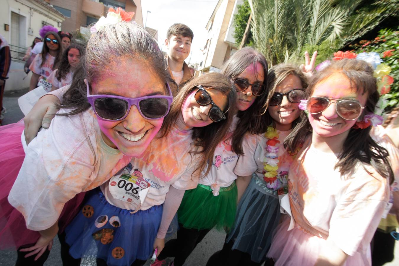 La 'Holi Run' llena las calles de color