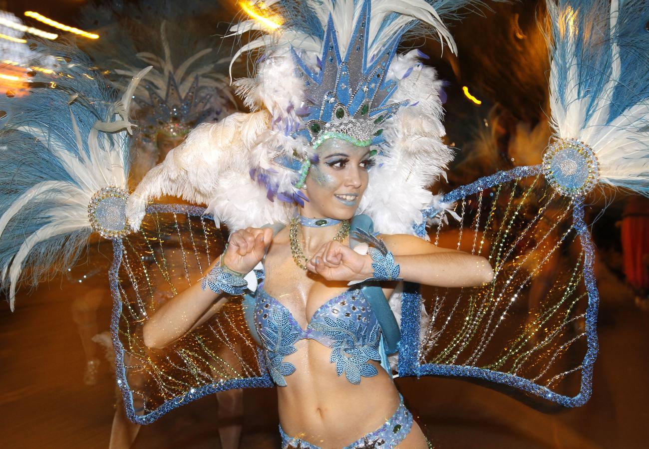 El Carnaval gana al frío de calle en Cartagena