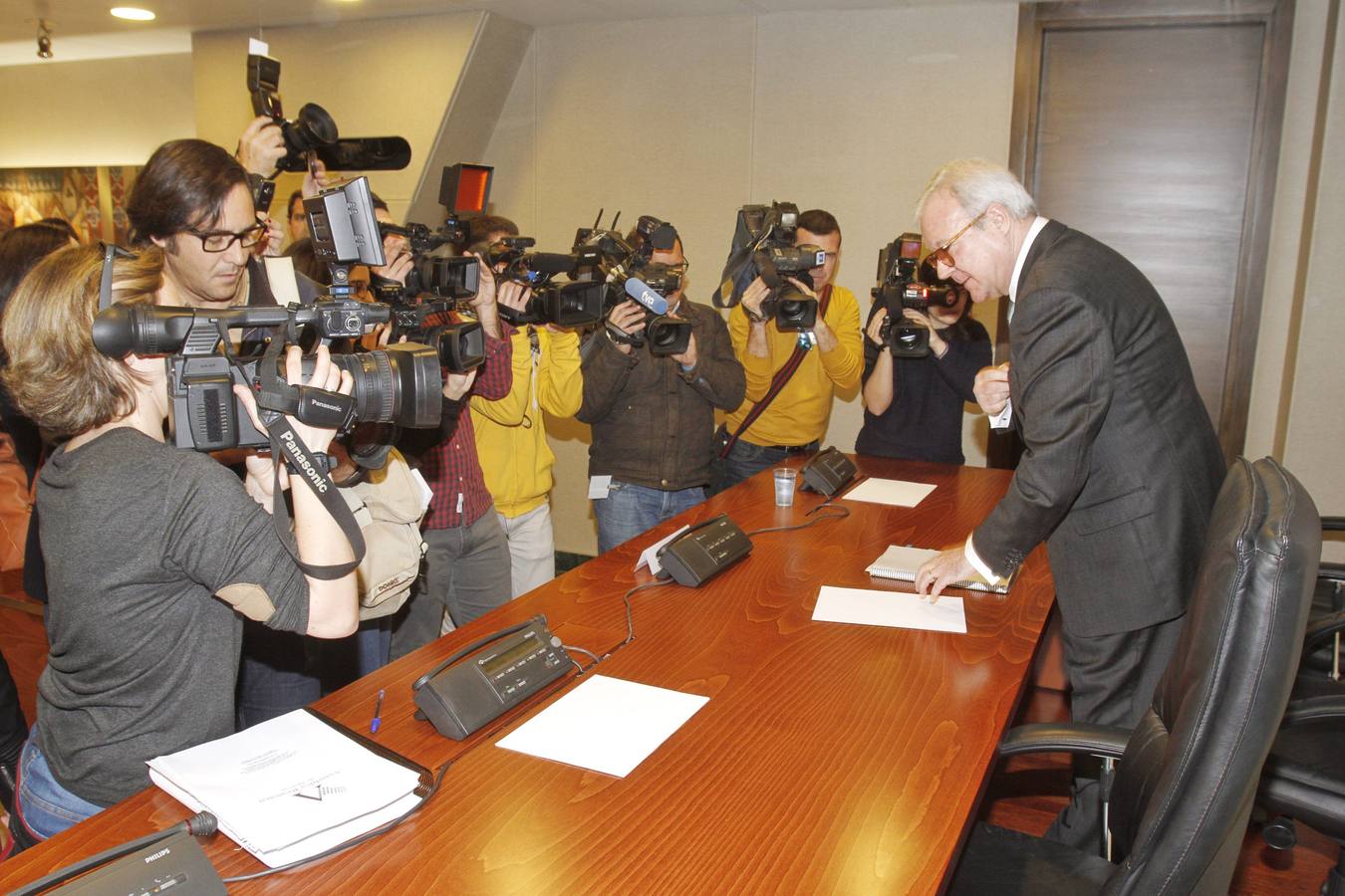 Garre rebate a Valcárcel y se alía con la oposición