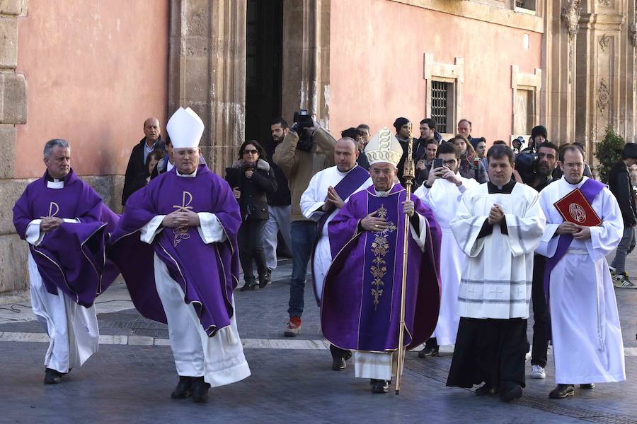 El nuncio del Papa preside la celebración jubilar de los sacerdotes en la Catedral