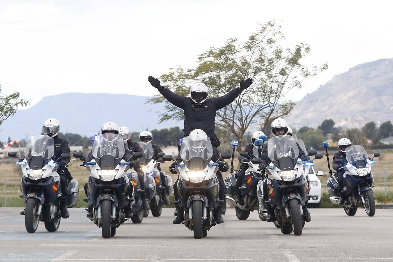Los polis dominan las dos ruedas