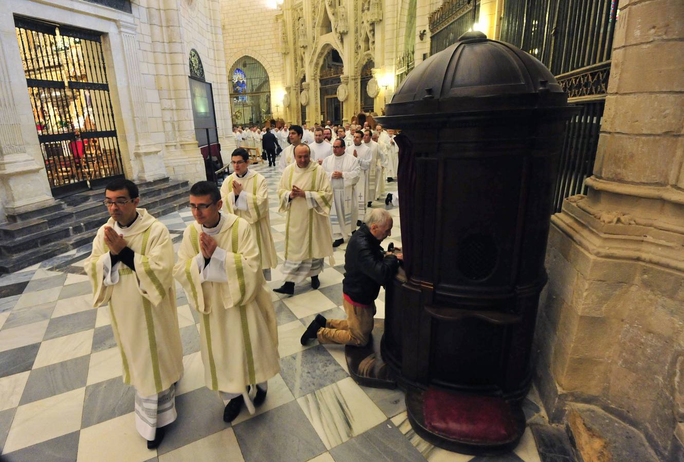 Lorca Planes consagra el Santo Crisma y los óleos