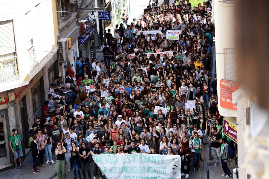 Protesta estudiantil en Murcia por la derogación de la Lomce