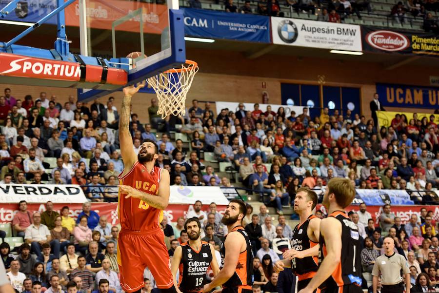 El UCAM CB arrolla al Valencia Basket tras el descanso (80-62)