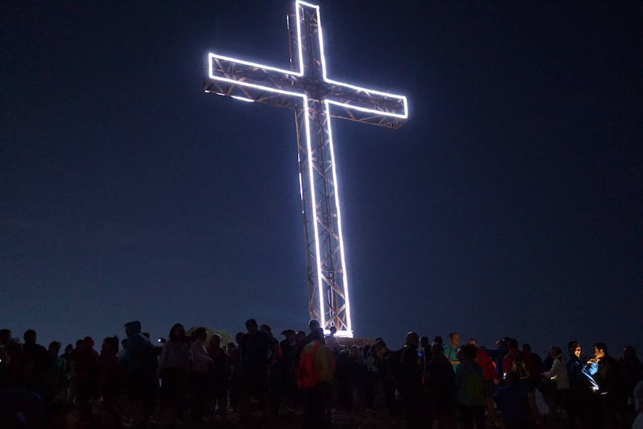 La Cruz de la Muela se ilumina en Orihuela
