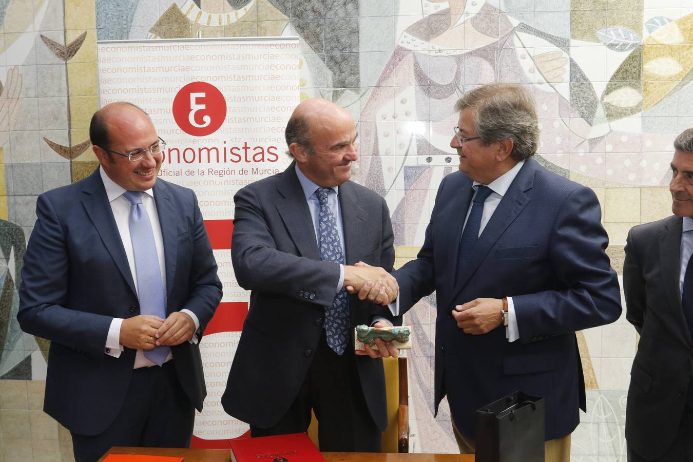 De Guindos participa en un acto de la Cámara de Comercio de Murcia