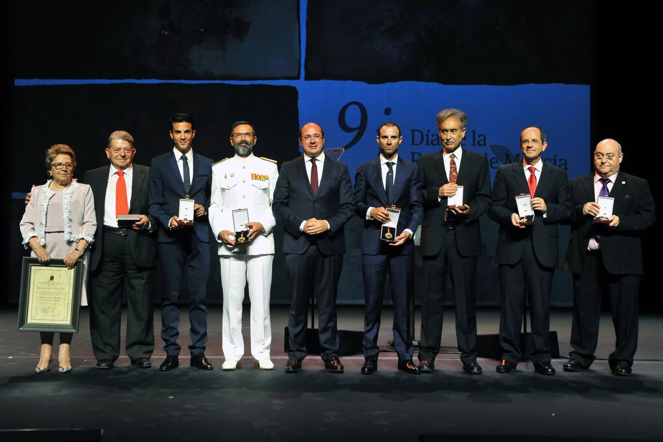 Entrega de las medallas de oro en el Día de la Región