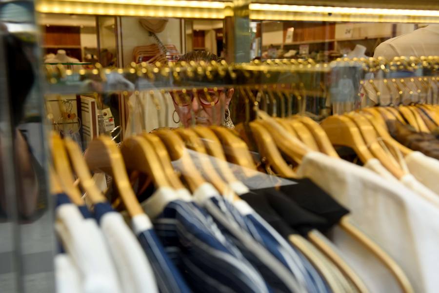 El intenso calor resta clientes a las tiendas en el primer día de rebajas