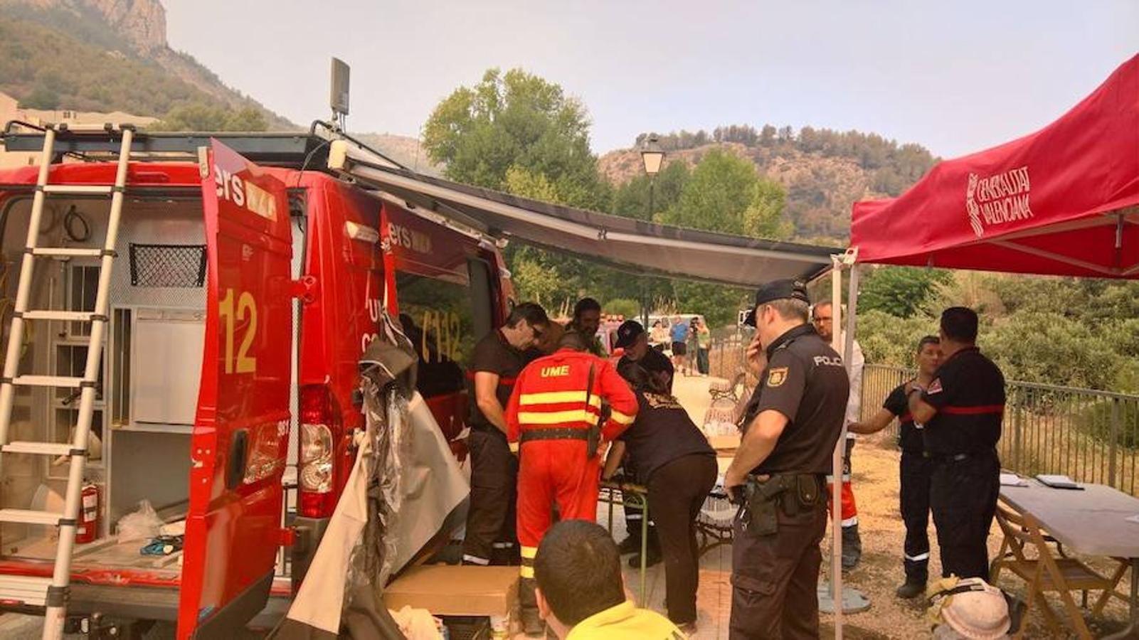 El incendio en Bolulla sigue arrasando hectáreas