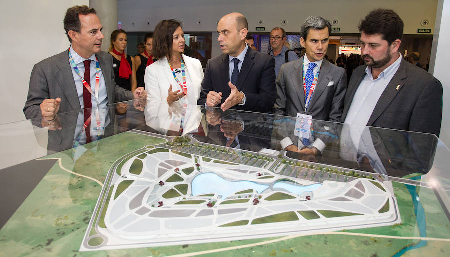 Inauguración del XV Congreso de Centros Comerciales que se celebra en Alicante