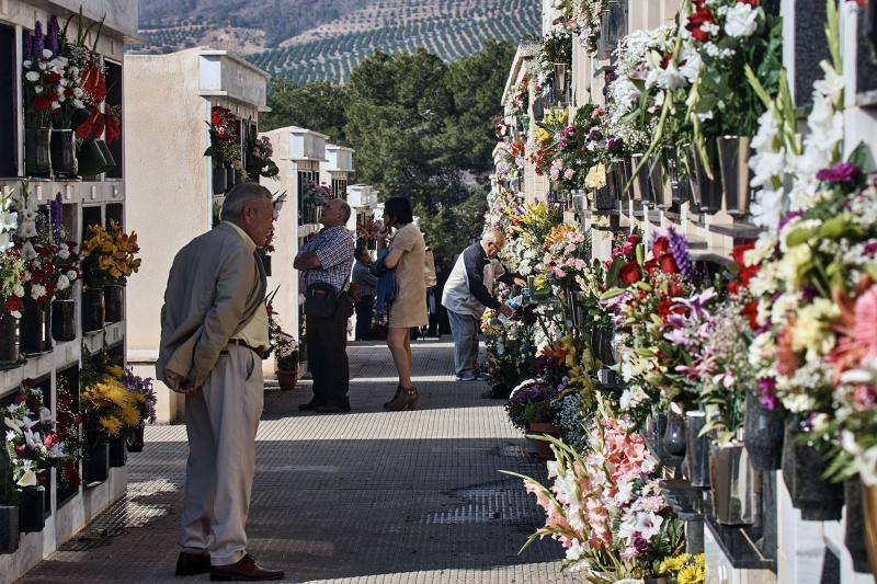 La Vega Baja honra la memoria de sus difuntos en el día de Todos los Santos