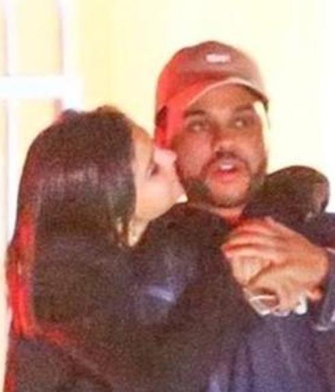 The Weeknd hace temblar a Selena Gomez con una serenata