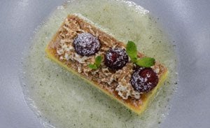 Tarta de sobaos en sopa de melón