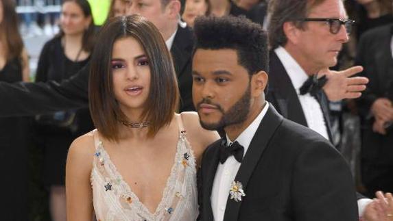 Selena Gomez enorgullece a su madre en la Gala MET