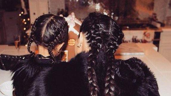 La hija de Kim Kardashian se pelea con los fotógrafos