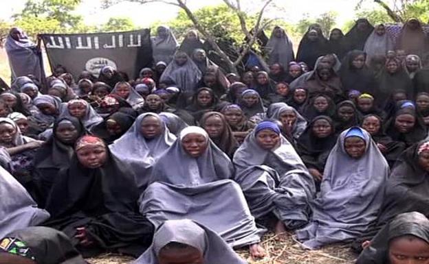 Una de las niñas secuestradas por Boko Haram en una escuela de Chibok logra escapar