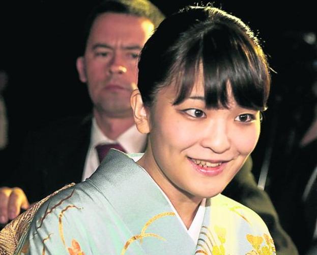 La princesa Mako renuncia al título por amor a un plebeyo