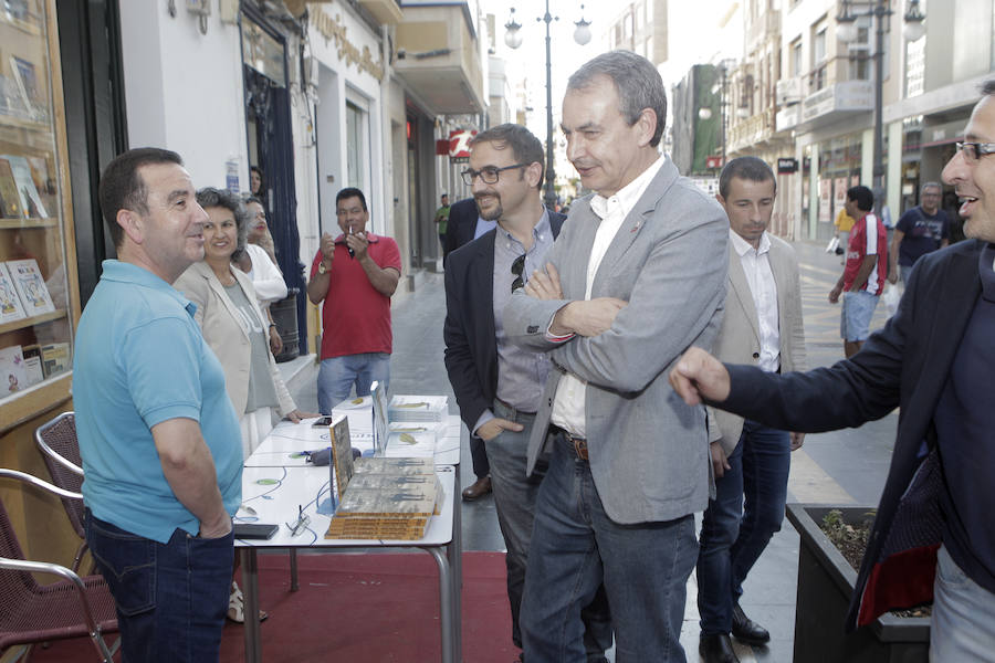 Zapatero visita Lorca para apoyar la candidatura de Susana Díaz