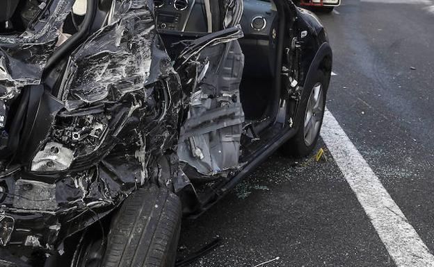 Dos muertos en un choque entre un turismo y un camión en Castellón