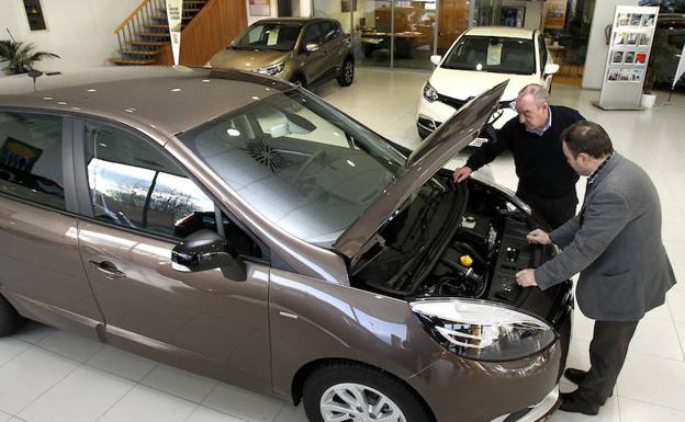 Las matriculaciones de coches en la Región crecen un 10% en mayo