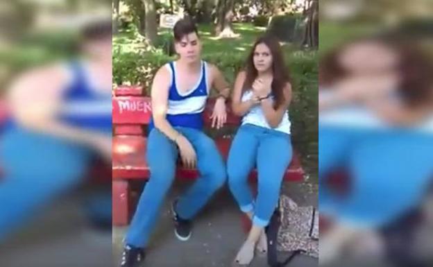 Pilla al novio de su hija con otra chica y hace esto